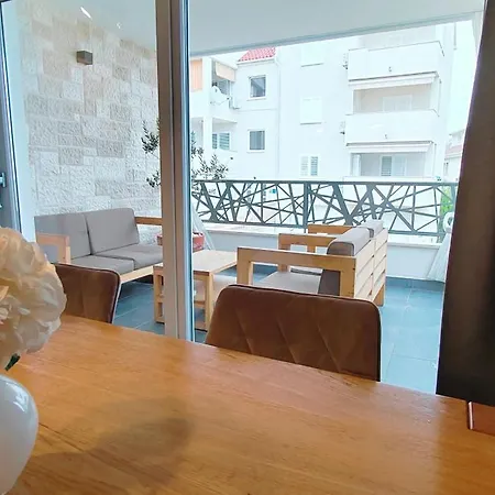 L&l 1 Apartment *