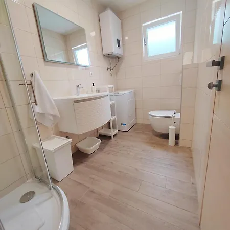 L&l 1 Apartment *