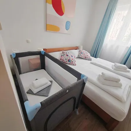 Apartment L&l 1 *