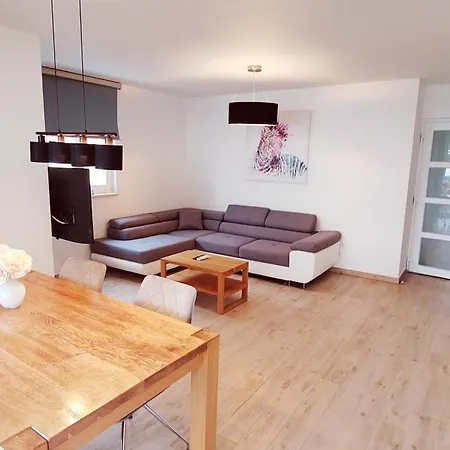 L&l 1 Apartment *
